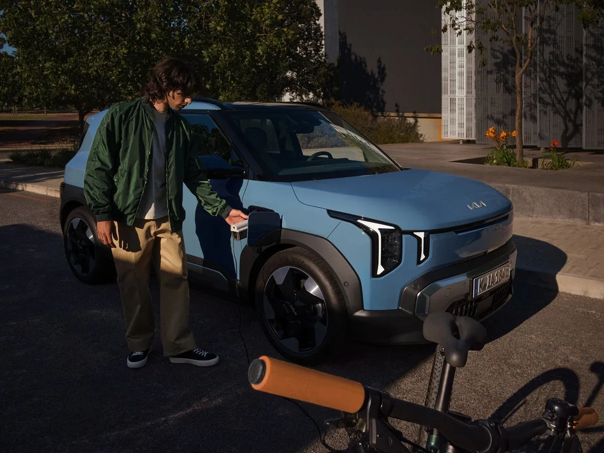 Nabíjení elektrokola ze zásuvky vozu