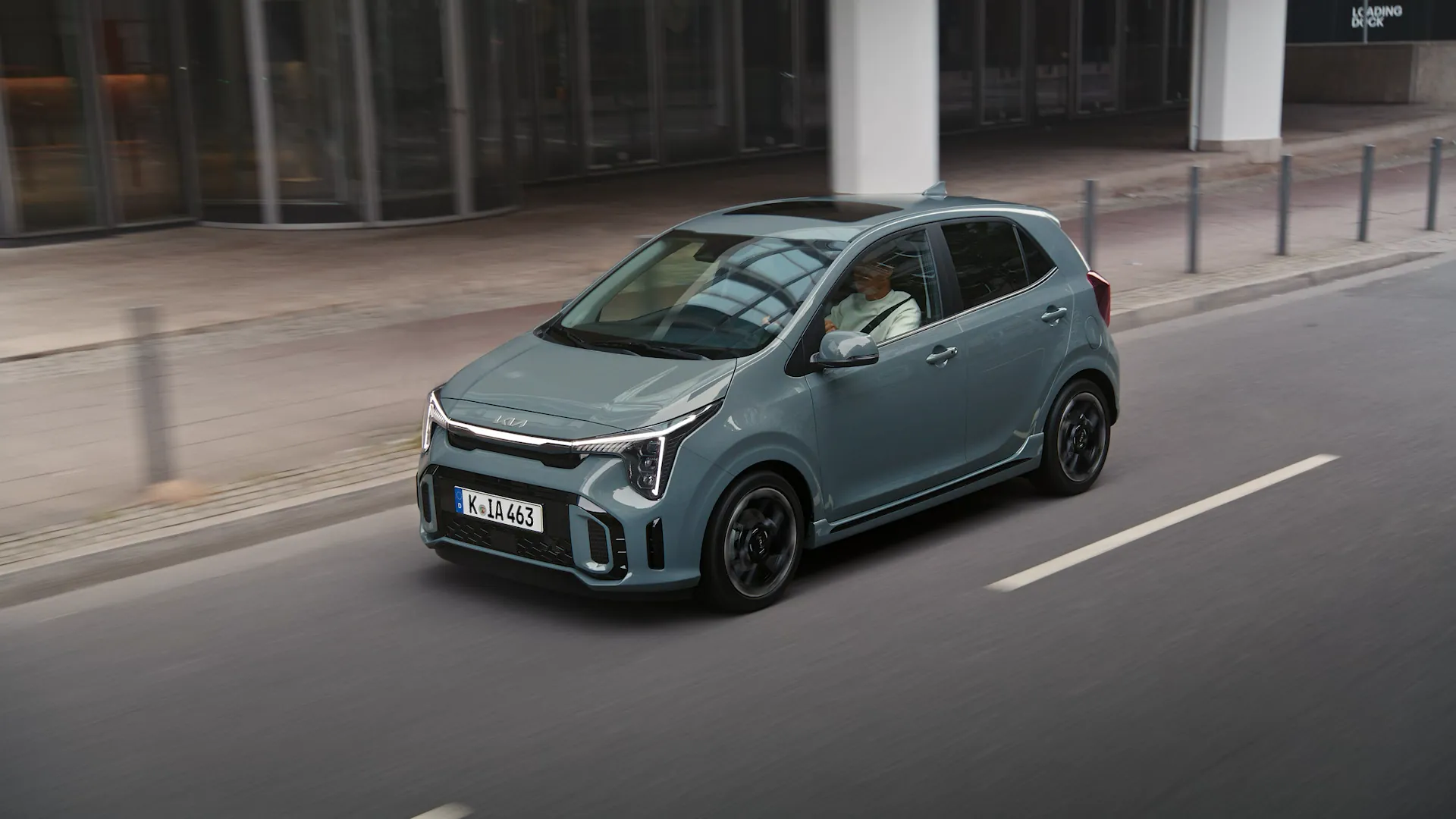 Kia Picanto v jízdě městem