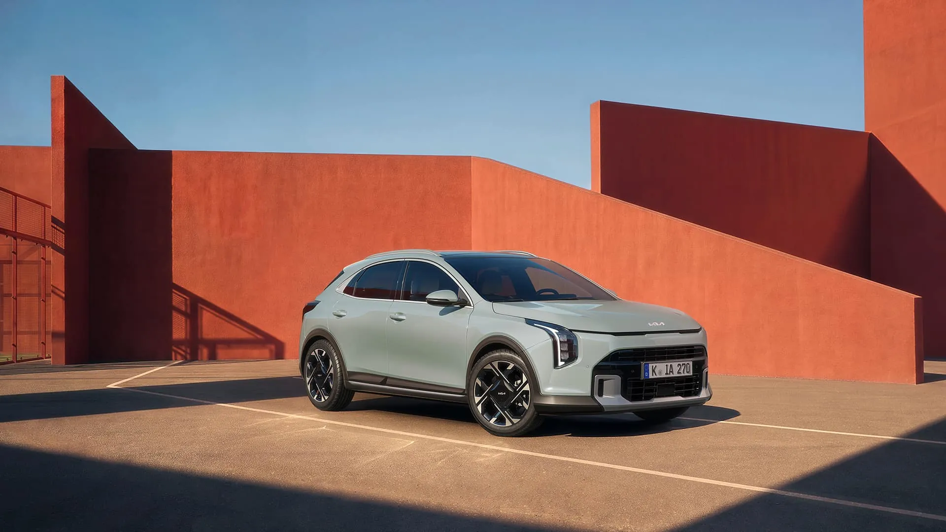 Kia XCeed u terakotových zdí